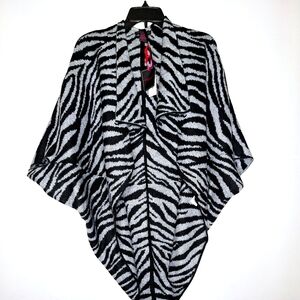 NWTChristian Siriano brand"The Wrap in Zebra"Fall knit sweater wrap. FREE GIFT.